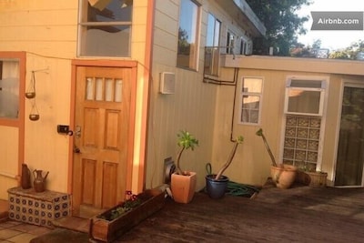 Cute one bedroom cottage in Albany