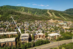 Town Pointe C302 is in a premier location near Historic Main Street and PCMR Town Lift.