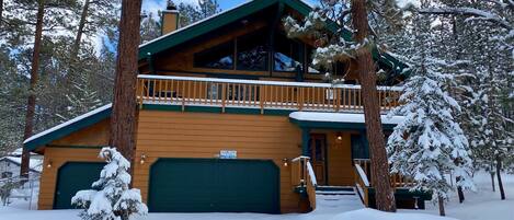 Snow covered Big Bear Cool Cabins, Summit Adventure