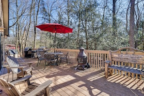 Private Deck | Gas Grill | Fire Pit (Wood Provided)