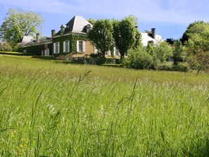 La Chartreuse du Maine where la Cuisine d'Alice is located, 30 mn from Lascaux