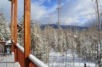 Mountain Getaway - Escape to a Mountain Retreat!