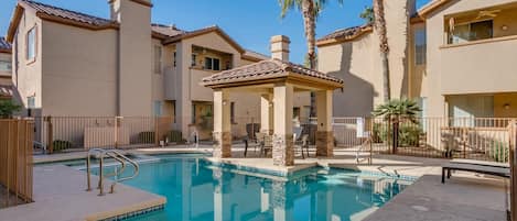 Heated Pool and Spa and Outdoor Grills Steps from the Townhouse