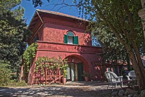 Beautiful retrofitted old villa (La Torretta 1888)