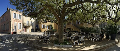 place du village de Venterol