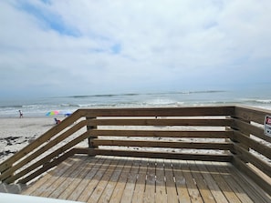 Ocean access right out the back door!