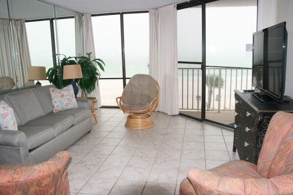 Spectacular Beach View from floor to ceiling windows.. New queen sofa sleeper.