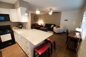 KITCHEN/FAMILY ROOM, GRANITE COUNTER TOPS