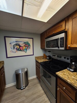Full kitchen with full size appliances