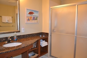 Master bath with 7' shower area