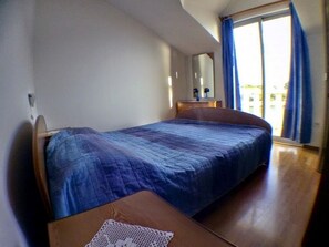 Schlafzimmer 1