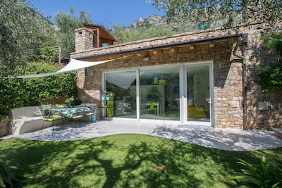 Limone - Small house surrounded by greenery with lake view 