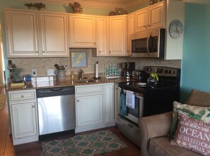 Beautiful and fully stocked kitchen