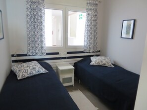 2 single bed luxurious bedroom in La Manga apartment - Resort Choice