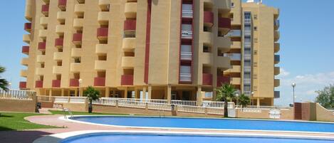 Resort Choice offers spacious apartment rental with swimming pool