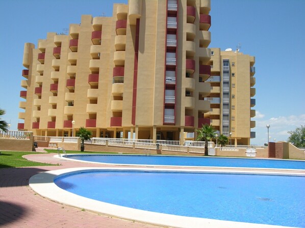 Resort Choice offers spacious apartment rental with swimming pool