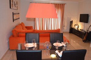 Resort Choice offers luxurious living room in Buena Vista apartment