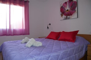 Double bed bedroom with comfortable bed in penthouse- Resort Choice
