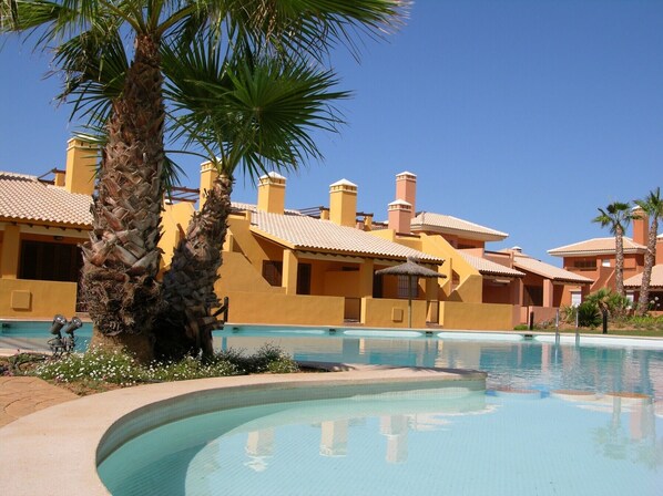 Resort Choice offers modern and spacious bungalow in Albatros 3