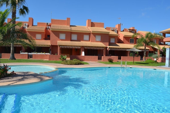 Resort Choice offers a family home to rent with outdoor swimming pool