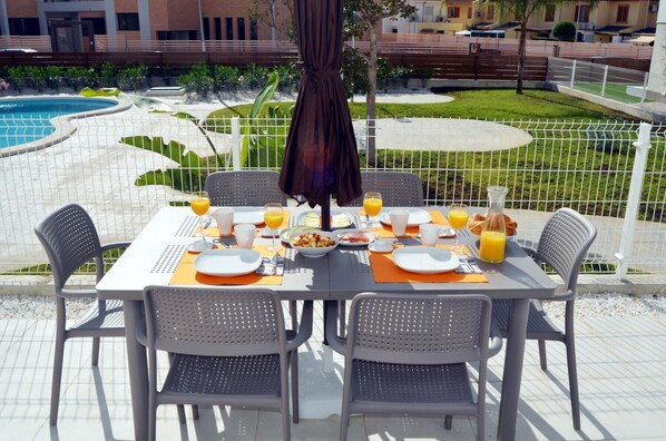 Beautiful terrace well equipped of Santiago de la Ribera apartment