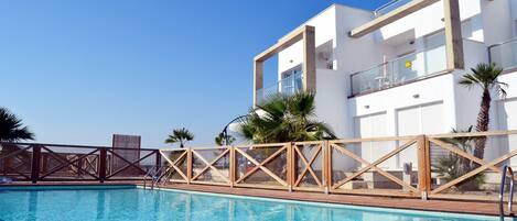 Resort Choice offers aparment rental with large swimming pool