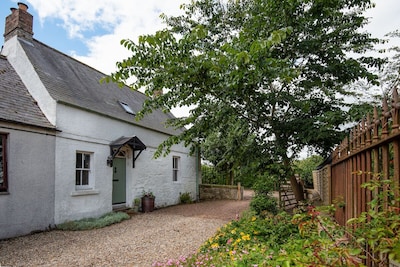 Greenloaning, delightful Pet Friendly Cottage In the beautiful Scottish Borders