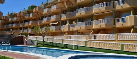 Apartment rental with beautiful exterior in La Manga del Mar Menor