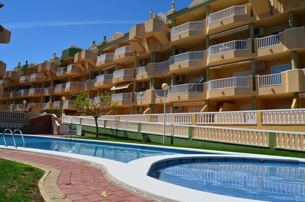 Apartment rental with beautiful exterior in La Manga del Mar Menor