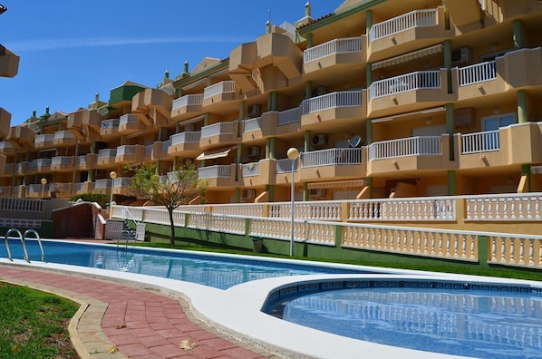 Apartment rental with beautiful exterior in La Manga del Mar Menor
