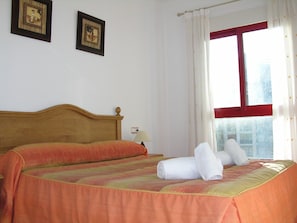 Lovely Bedroom of Verdemar Apartment