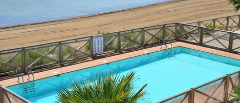 Resort Choice offers aparment rental with large swimming pool