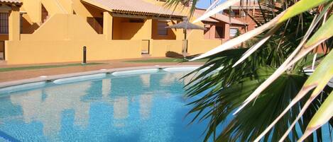 Resort Choice ofrece bungalow en alquiler con piscina comunitaria