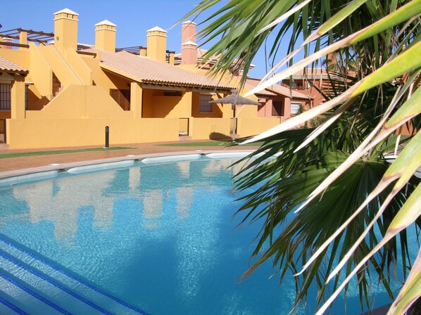 Resort Choice offers bungalow for accommodation with communal pool