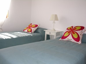 Resort Choice offers 2 single bed bedroom in Mar de Cristal bungalows