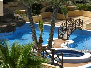 Beautiful Swimming Pool of Verdemar Apartment