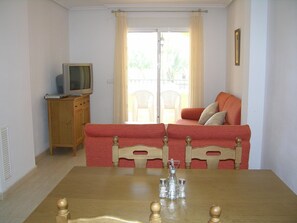 Beautiful Dining Room of Ribera Beach Apartment