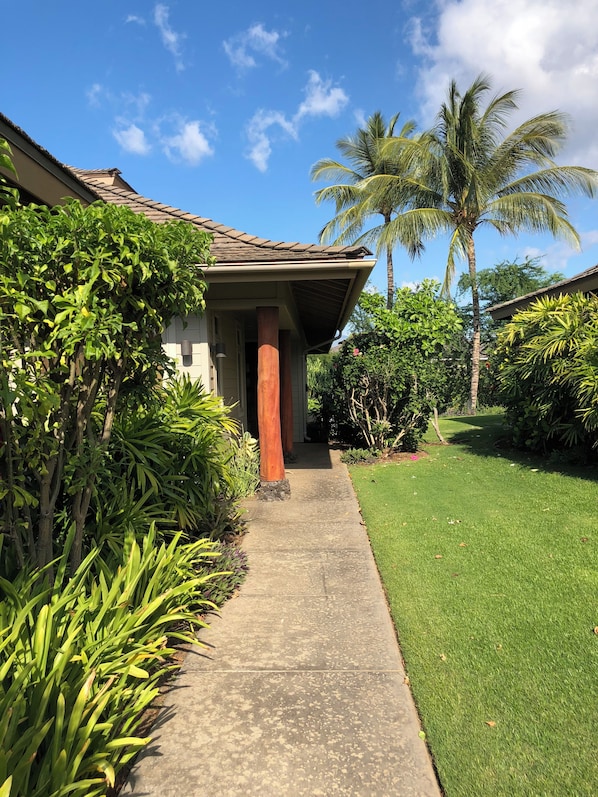Entry way to the front door. 