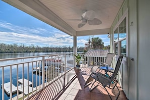 Patio | Boat Dock | Kayak | Life Vests