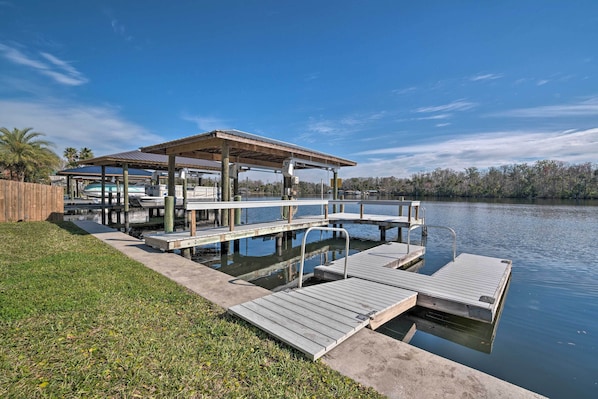 Homosassa Vacation Rental | 2BR | 2BA | Stairs Required | 1,300 Sq Ft