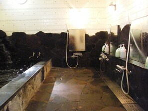Indoor spa tub