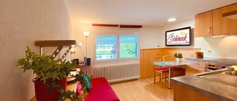 Ferienwohnung Dorfblick, 35qm, 1 Schlafzimmer, max. 2 Personen-Wohnküche