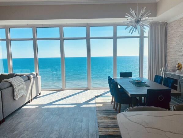 Floor to ceiling views 