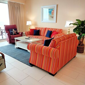 Gulf Front Living Room with Plenty of Seating!