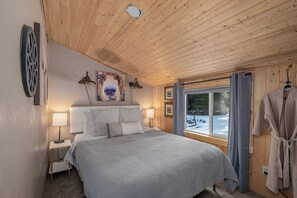 Cozy bedroom with queen bed