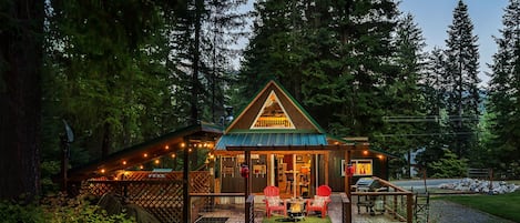 Back Deck & Covered Hot Tub