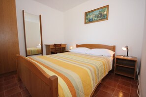 Schlafzimmer 1