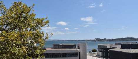 Apartment with river view, Lisbon