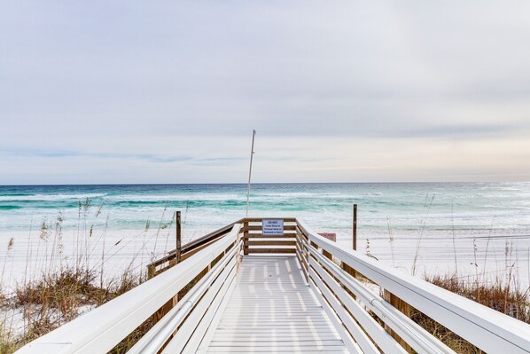 Pensacola Beach Vacation Rental | 1BR | 1.5BA | Step-Free Access | 921 Sq Ft