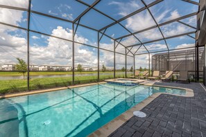 Private Pool/SPA with a beautiful lake view. (7 sun chairs)